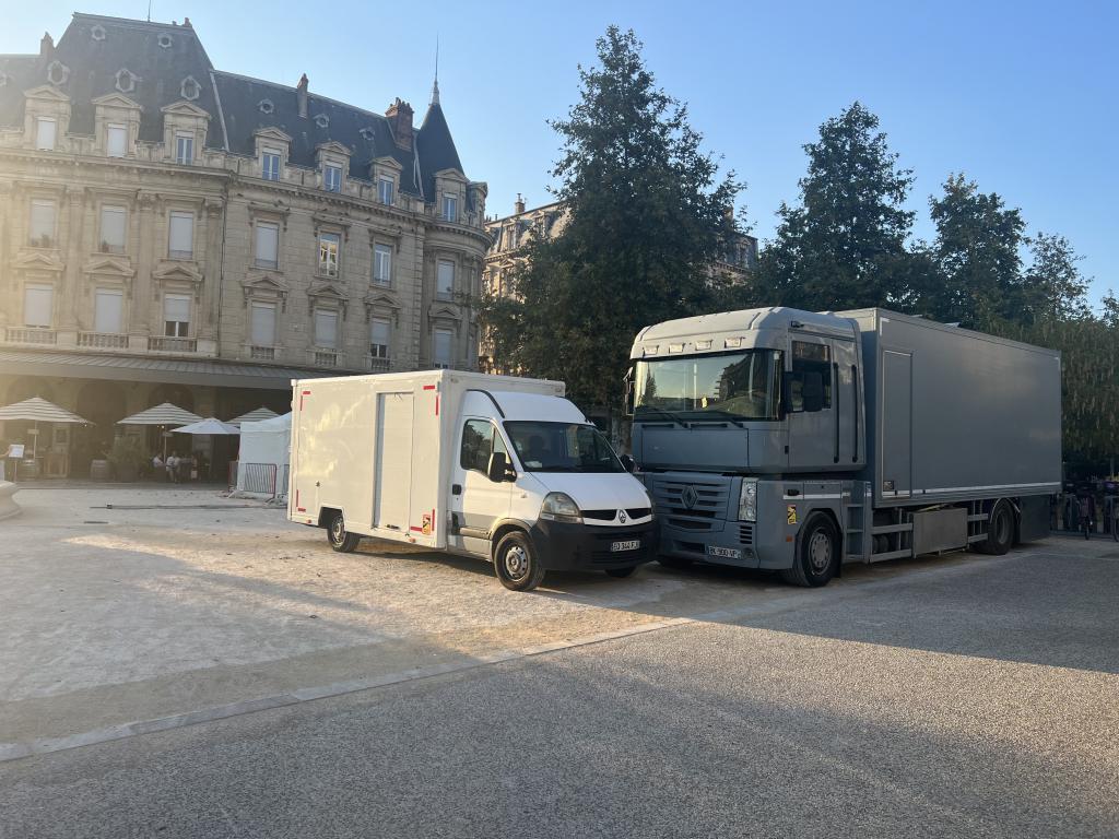 Camion utilitaire de logistique catering – La Poêle à Film